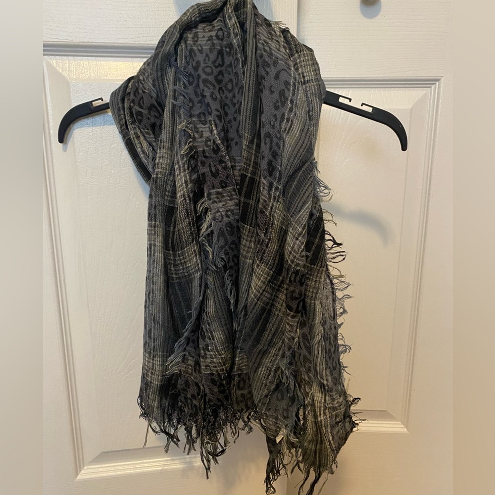 ⭐️5/$15! 8 Scarf Bundle! - Picture 10 of 16